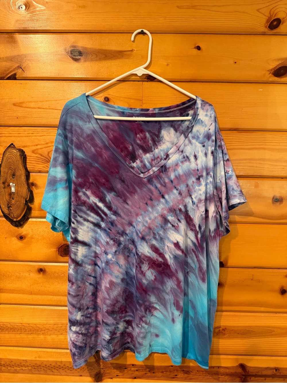 Old Navy Tie-Dye V-Neck Short Sleeve Top in Blue and Purple